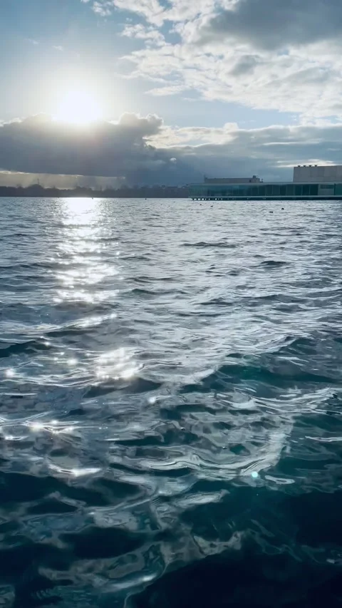 Calm lake with cloudy sky 動画素材 270322908