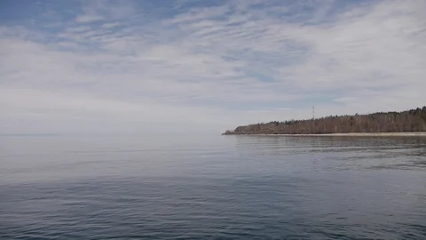 Calm lake Stockbeeldmateriaal 103442163