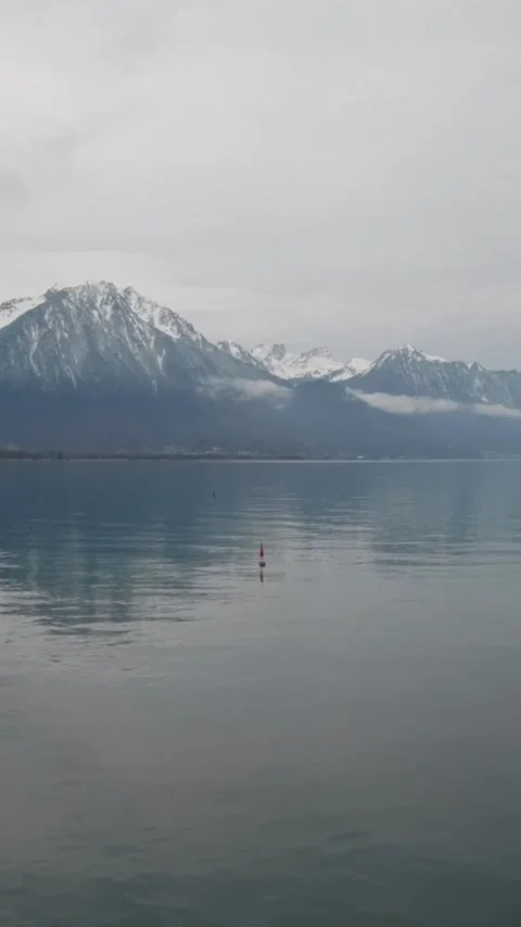 Calm Lake Geneva reflection vertical alpine landscape Switzerland 動画素材 330952221