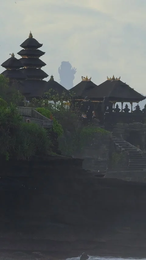 Calm Landscape Featuring Lush Trees And Distant Sacred Structures Vidéo 335172136