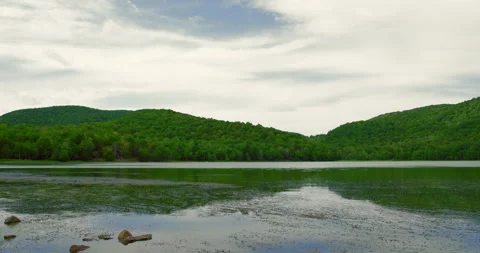 Calm mountain lake view in cloudy day 動画素材 130967930