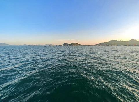 Calm Ocean Horizon with Distant Islands at Sunset Light Fotos Stock