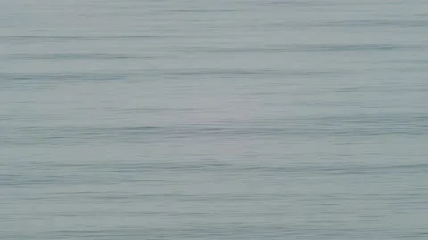 Calm Ocean Water Texture Loop – Soft Neutral Waves Background, Seamless Stockbeeldmateriaal 333290429