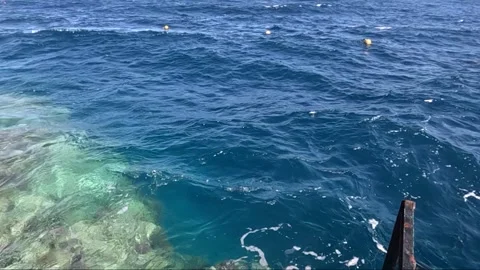Calm Ocean Waves with Clear Waters and Floating Buoys Captured in Two Framing 库存影片 330099928