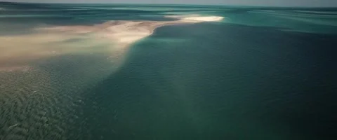 Calm Ocean Waves 動画素材 154799667