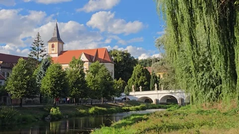 Calm River Framed By Weeping Willows With Stone Bridge, Medium Shot, Time lapse Vídeo Stock 344147346