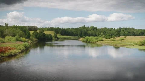 Calm river scene backdrop in slow motion stock footage Vídeo Stock 314565314
