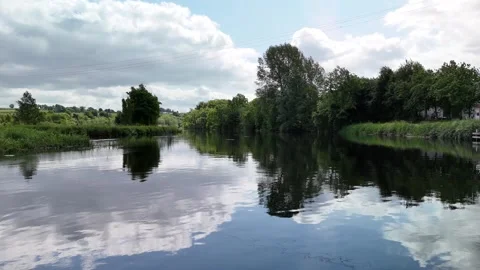 Calm River with Tree Reflections and Cloudy Sky Landscape Vidéo 333036190