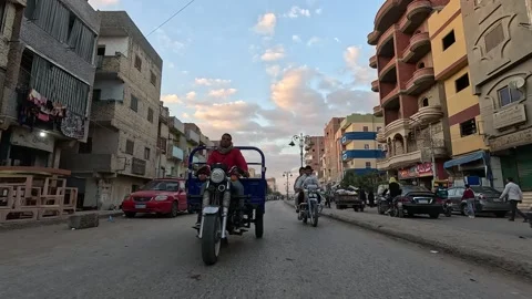 Calm road trip through Egypt desert along the Cairo Fayoum Desert Road route Vidéo 330082904