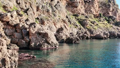 Calm Sea Waves Lapping Mountain Shore Vidéo 339784351