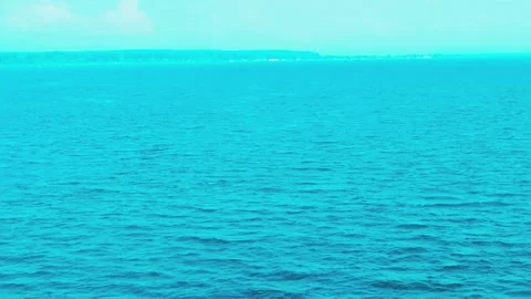 Calm turquoise ocean water with distant horizon line Video stock 331937101