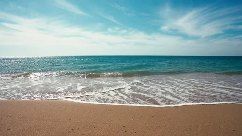 Calm turquoise waves of the ocean Stockbeeldmateriaal 132499229