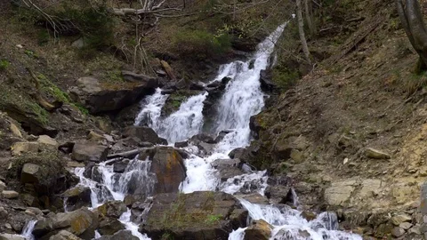 Calm waterfall flowing down in the mountain cliff in forest big rocks 스톡 동영상 114005344