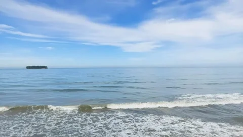 Calm waves and blue sky Video stock 207410015