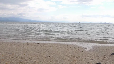 Calm Waves on a Beach of the Seto Inland Sea, Japan. Relaxing Spring Seascape Vidéo 330148812