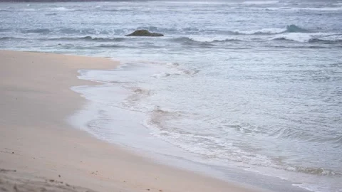 Calm waves Video stock 204897033