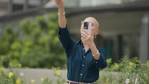 Calm woman points while filming outdoors Vídeo Stock 345198655