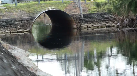Calmed waters reflection under a bridge made of stone and rounded metal Stock Footage 39351618