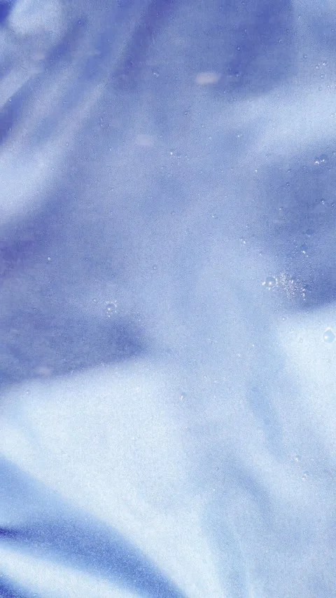 Calming shimmering blue water surface creating a tranquil liquid motion bac.. Vídeos de archivo 335139299