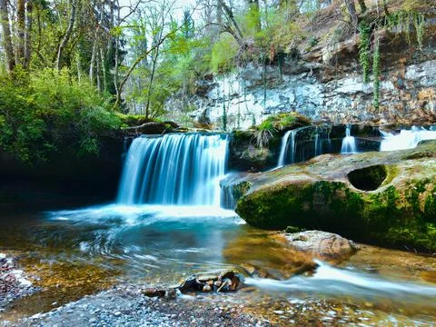 Calming waterfall Stockfoto's
