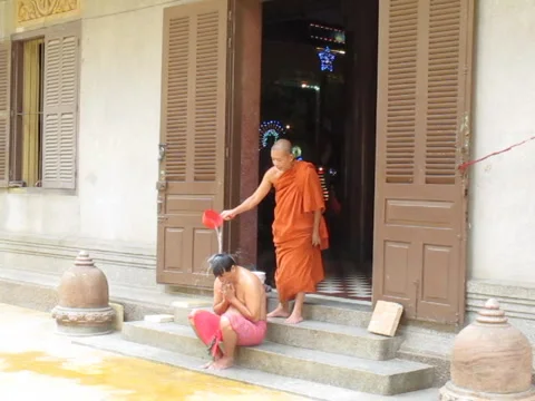 CAMBODIA-CLEANSING-MONK Vidéo 1000778