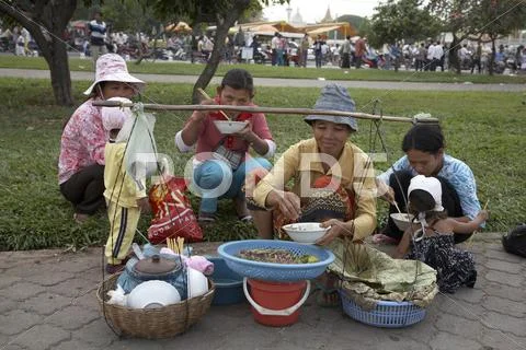 Cambodia Crowds Relaxing On Sunday In Phnom Penh