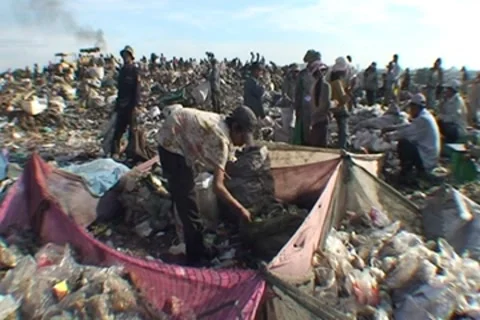 CAMBODIA-GARBAGE DUMP 87 Stock-Footage 7728462