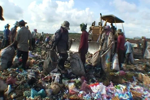 CAMBODIA-PHNOM PENH GARBAGE DUMP 5 Vidéo 271944