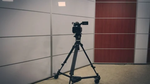 Camcorder in the studio 4K Video Vídeo Stock 86422368