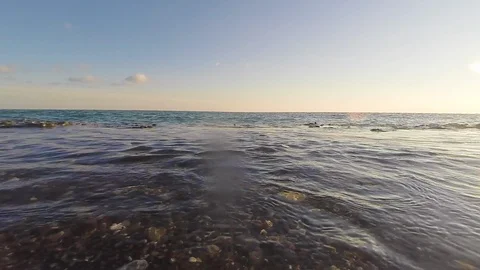 The camera captures the movement of waves. Timelapse video. Vidéo 105810291