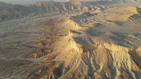 Camera drone flies over the Ledge of the World, Horimlaa, Saudi Arabia Stock Footage 172166406