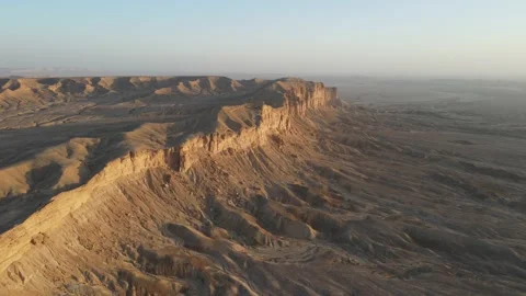 Camera drone flies over the Ledge of the World, Horimlaa, Saudi Arabia Stock Footage 172166446