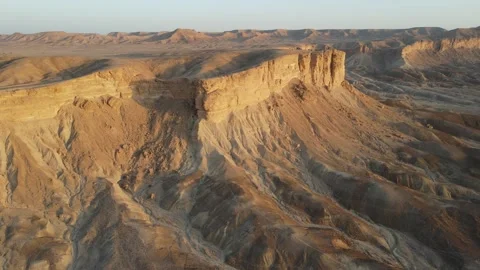 Camera drone flies over the Ledge of the World, Horimlaa, Saudi Arabia Stock Footage 172166534