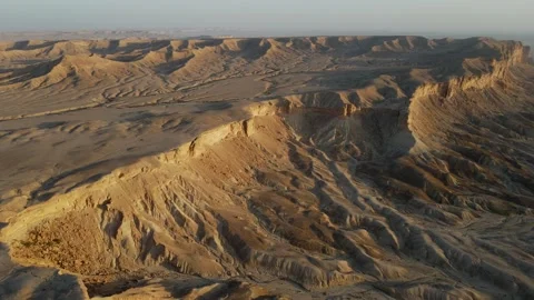 Camera drone flies over the Ledge of the World, Horimlaa, Saudi Arabia Stock Footage 172166558