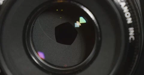 Camera (DSLR) Lens Aperture Changing Close Up in 4K Vidéo 51460476