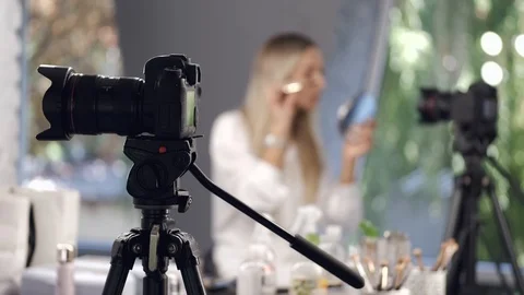 A camera is filming a makeup artist doing tutorial Video stock 122446061