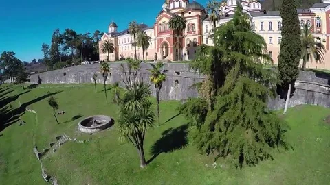 The camera flies over beautiful temple Vidéo 69153618