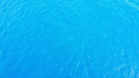 Camera flies over the blue ocean waves turns and opens the clear horizon view Stock Footage 101486286