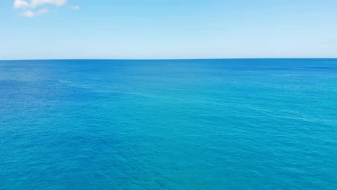 Camera flies over the blur ocean waves to the clean horizon Video stock 101487429