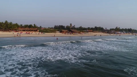 The camera flies over the foamy sea waves along a beautiful beach. Aerial view. 스톡 동영상 85032328