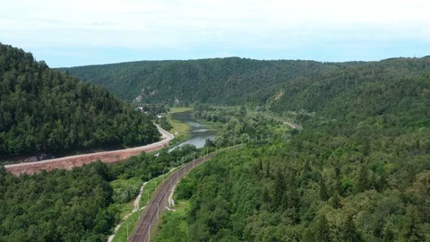 The camera flies over the river approach the village. 스톡 동영상 112856868