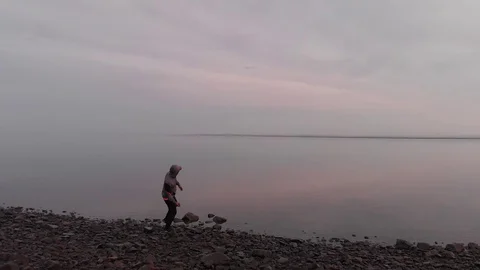 The camera flies over the river Stockbeeldmateriaal 100998838