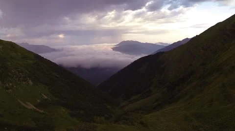 The camera flies over summer mountains Vidéo 68408062