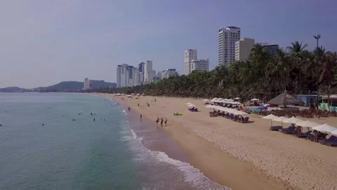 The camera flies slowly over the beach of Nha Trang Stock-Footage 275905412