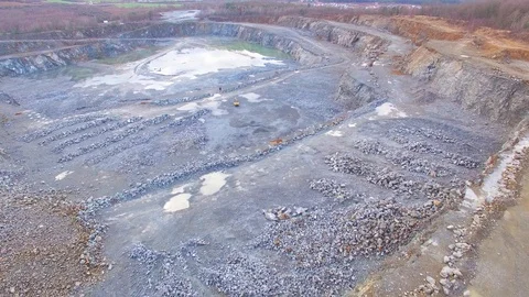 Camera flight over a open cast mine. Video stock 101075564