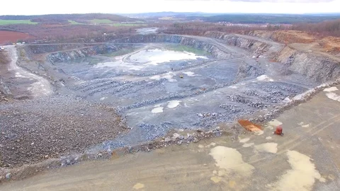 Camera flight over a open cast mine. Video stock 101075808