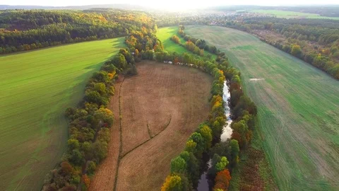 Camera flight over Radbuza river. Vídeos de archivo 71949096