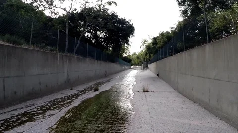 Camera Floats Through a Concrete Flood Channel Vidéo 50432112