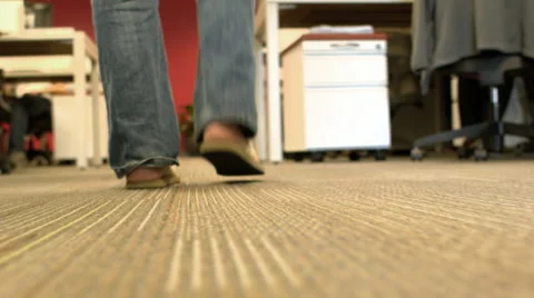 Camera following a man behind his feet walking through an office 库存影片 68246959