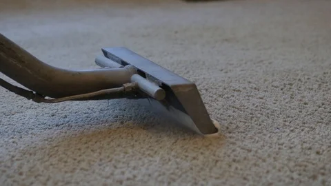 Camera follows steamer as it goes over a tan carpet back and forth close up 스톡 동영상 85866800